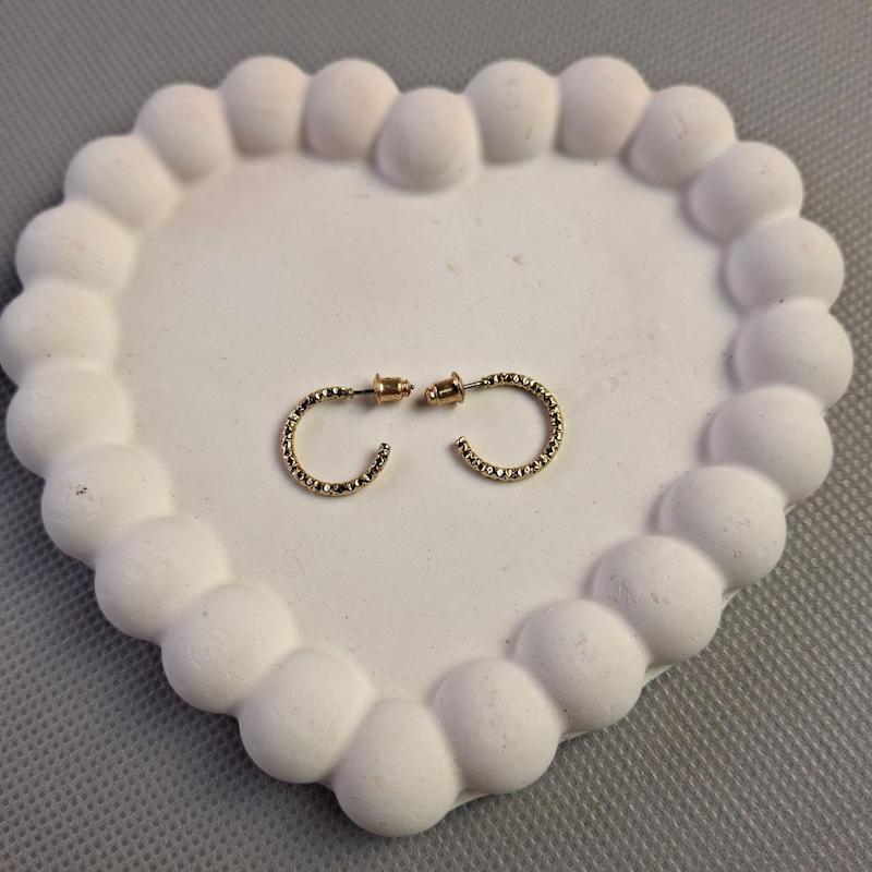 گوشواره حلقه‌ای ریزطلایی طرح دات – مدل “طلای مینیمال