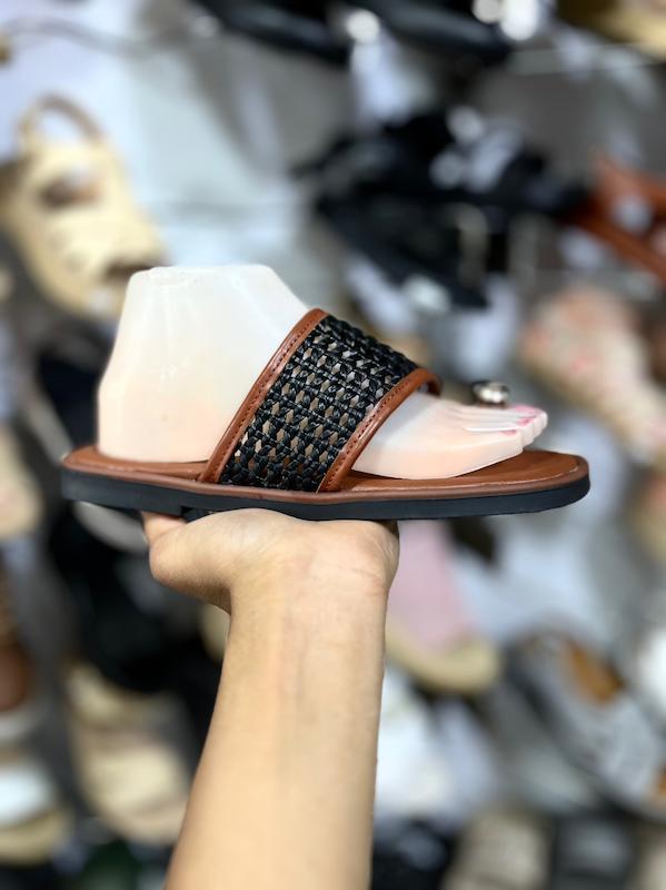 صندل انگشتی زنانه چرمی مدل هدی