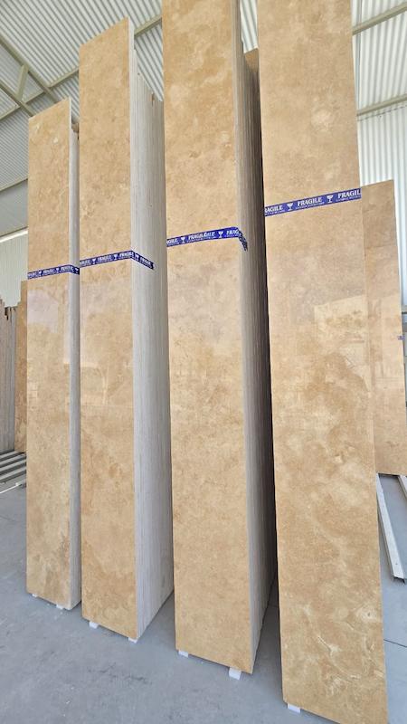 تراورتن کاشان معدن فقدان قدوپای سنگ همگی ۳متر قیمت فقط ۹۰۰.۰۰۰