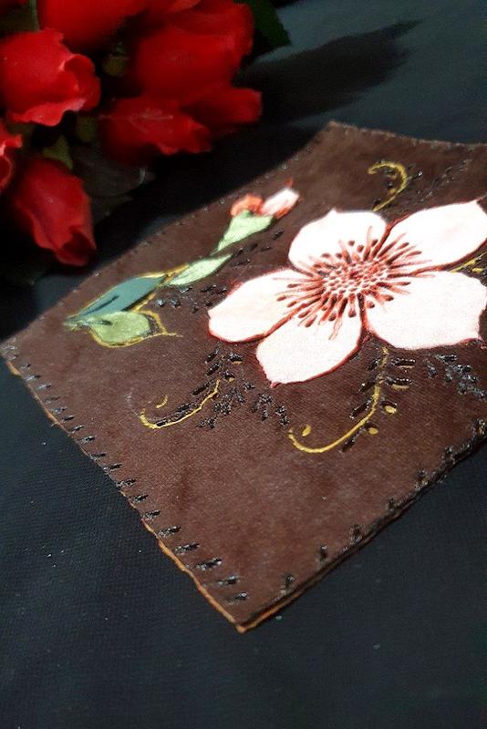 .  .  رومیزی مخمل سوخته کاری ترکیبی ، قاب مخمل سوخته کاری ۱۸ در ۱۸ طرح بهشت ۱۷