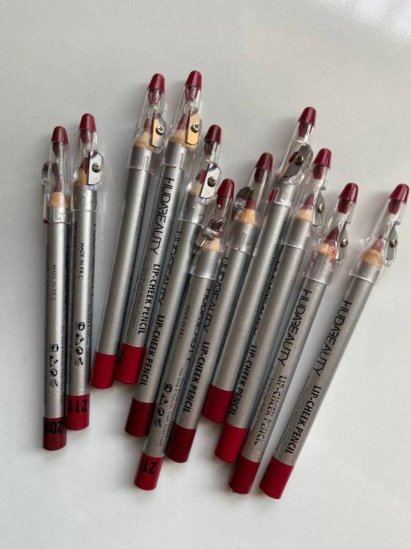 خط لب زرشکی 