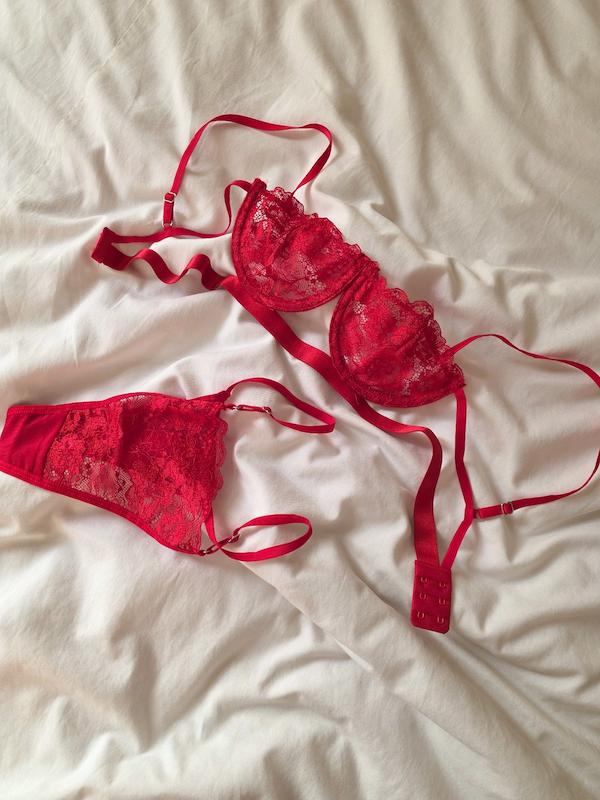 ست توری زیر کش دار قرمز