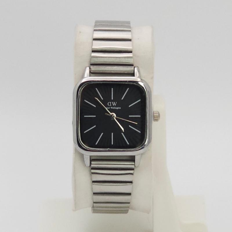 ساعت مچی زنانه دنیل ولینگتون Daniel Wellington با موتور کوارتز کد 1124