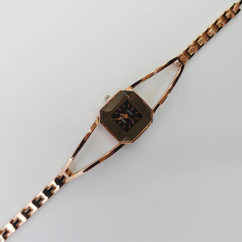 ساعت مچی زنانه مجلسی EHHE نگین دار با موتور کوارتز کد 1171