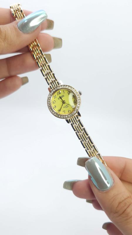 ساعت مچی زنانه مجلسی EHHE نگین دار با موتور کوارتز کد 1214