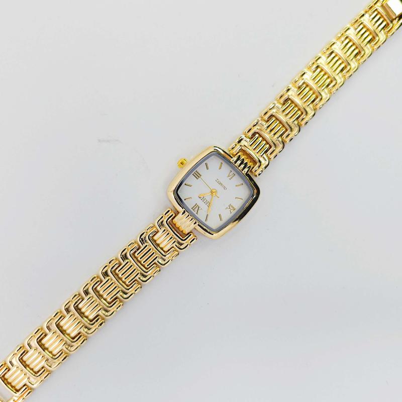 ساعت مچی زنانه مجلسی EHHE نگین دار با موتور کوارتز کد 1234