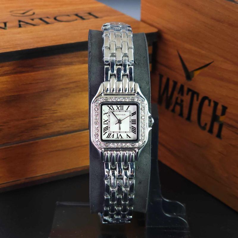 ساعت مچی زنانه کارتیر CARTIER با موتور ژاپنی ، انتخابی شیک برای استایل های خاص ، سایز یک کد 3234