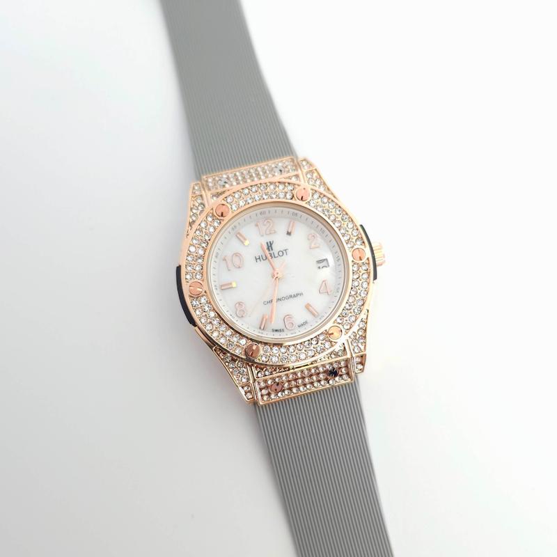 ساعت مچی زنانه هابلوت HUBLOT A919L با موتور کوارتز ژاپن و قاب فول نگین کد 3305