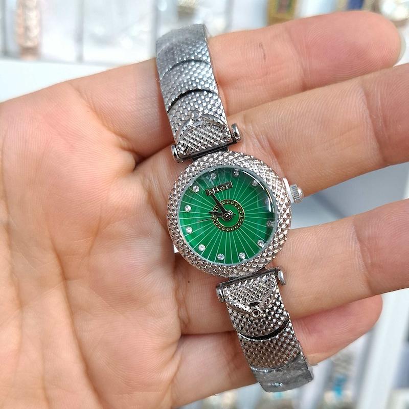 ساعت مچی زنانه دیور Dior موتور کوارتز باکیفیت و طراحی زیبا کد 4544