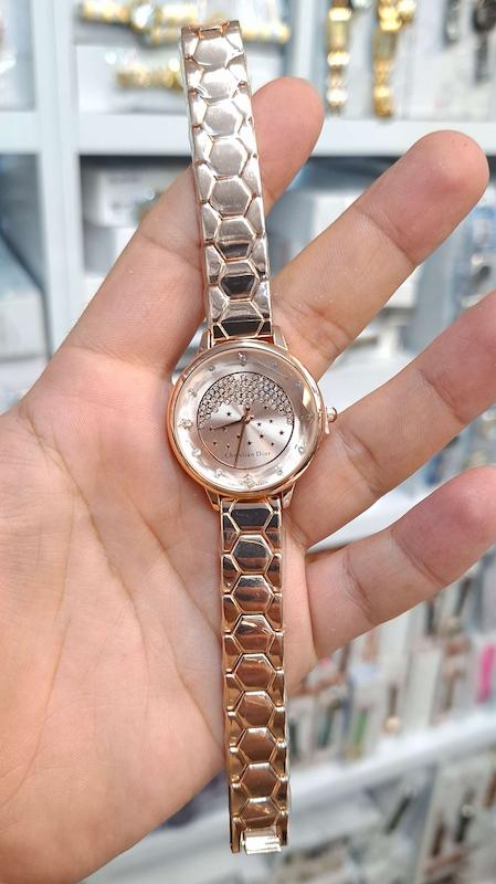 ساعت مچی زنانه دیور Dior موتور کوارتز باکیفیت و طراحی زیبا کد 4548