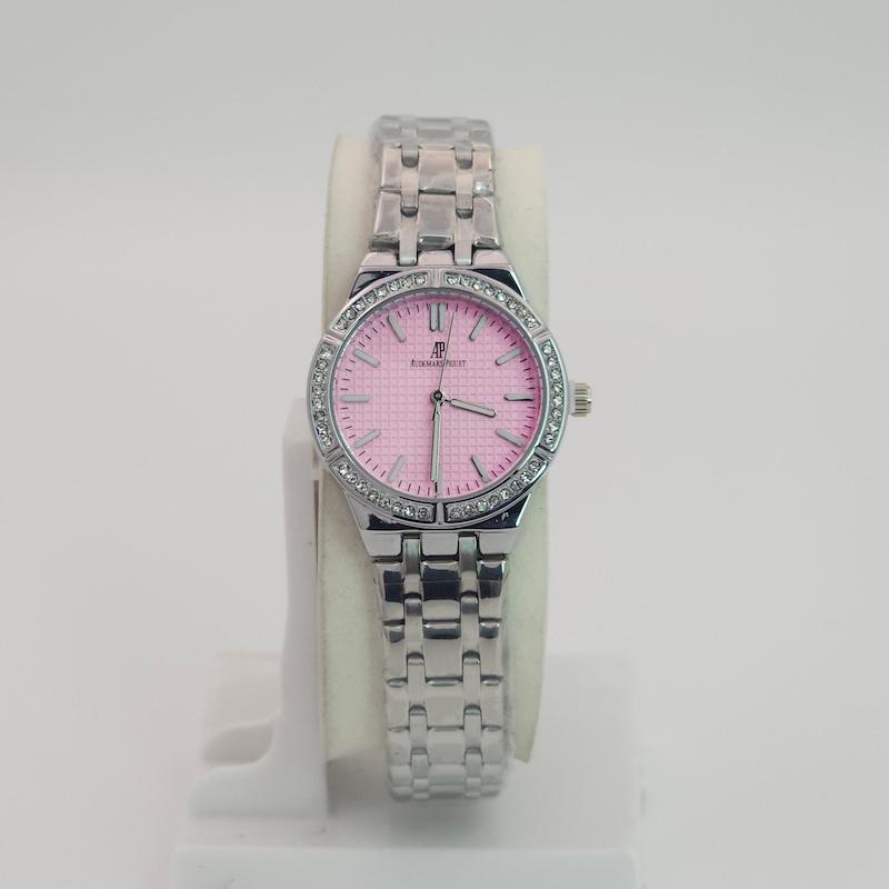 ساعت مچی زنانه اودمار پیگه Audemars Piguet با موتور کواتز و طراحی مینیمال کد 4647