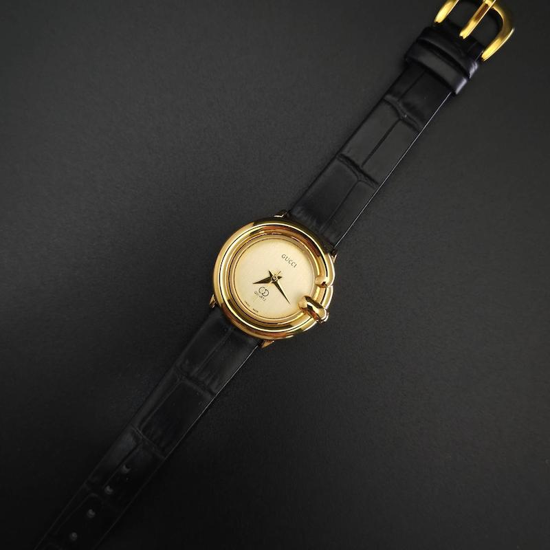 ساعت مچی زنانه گوچی Gucci با موتور کوارتز ژاپن و بند چرم کد 4718
