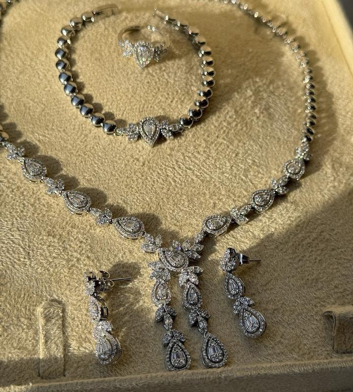 سرویس نگین اشکی
