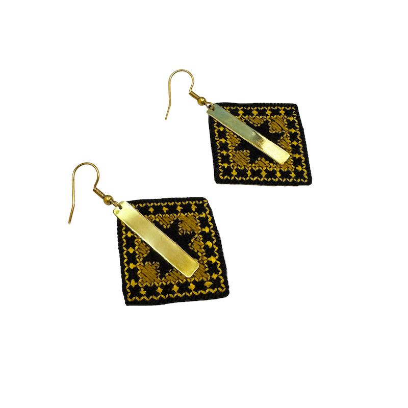 گوشواره سوزن دوزی