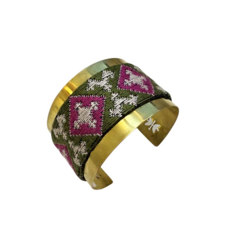 دستبند سوزن دوزی