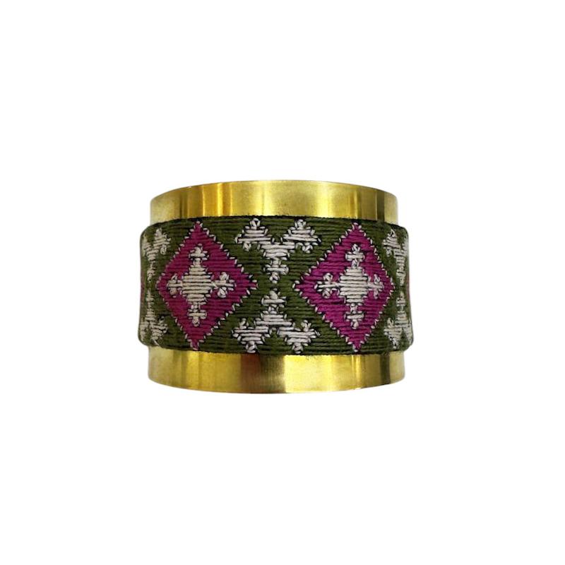 دستبند سوزن دوزی