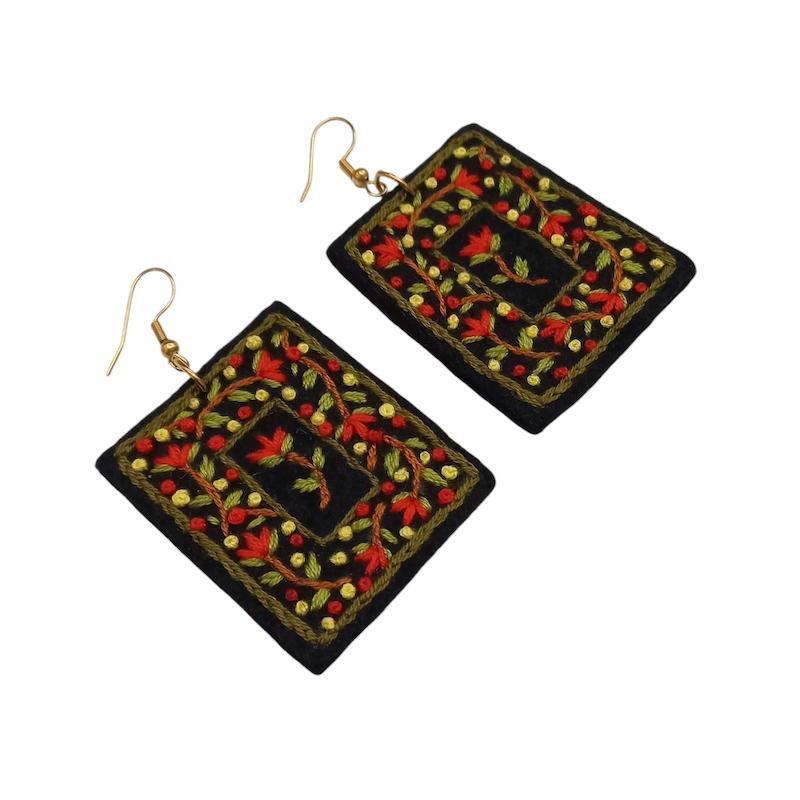 گوشواره گلدوزی