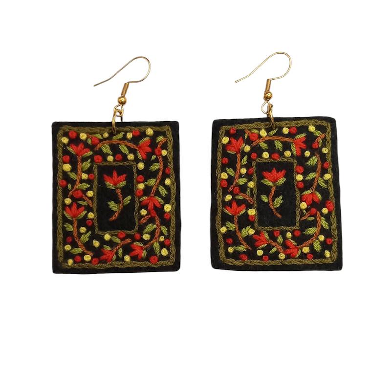 گوشواره گلدوزی