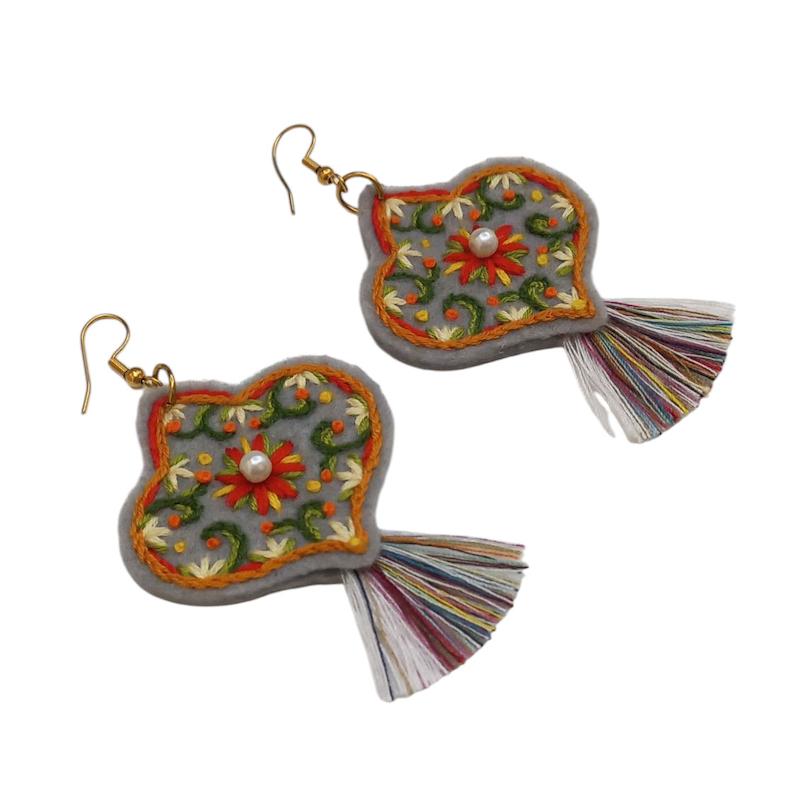 گوشواره گلدوزی