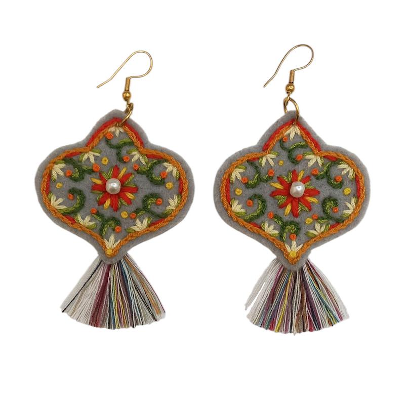 گوشواره گلدوزی