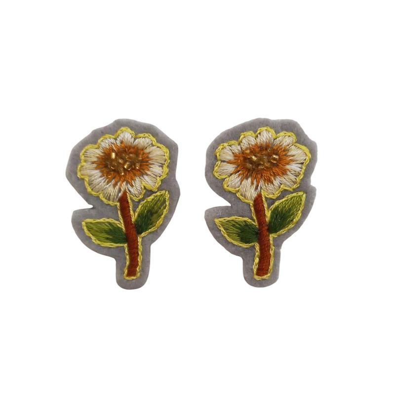 گوشواره گلدوزی