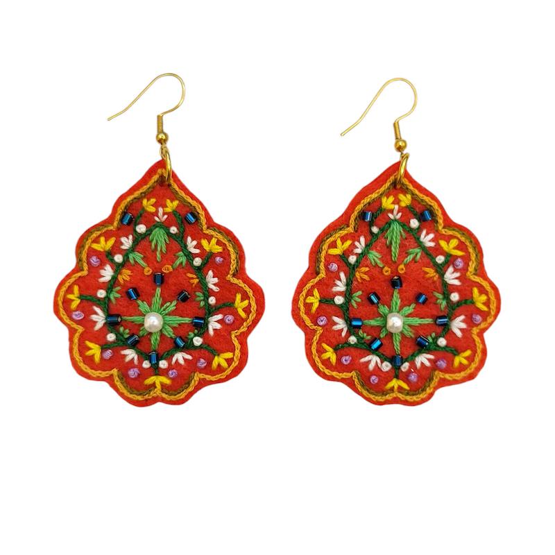 گوشواره گلدوزی