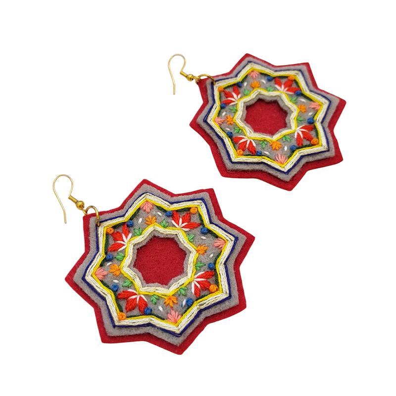 گوشواره گلدوزی