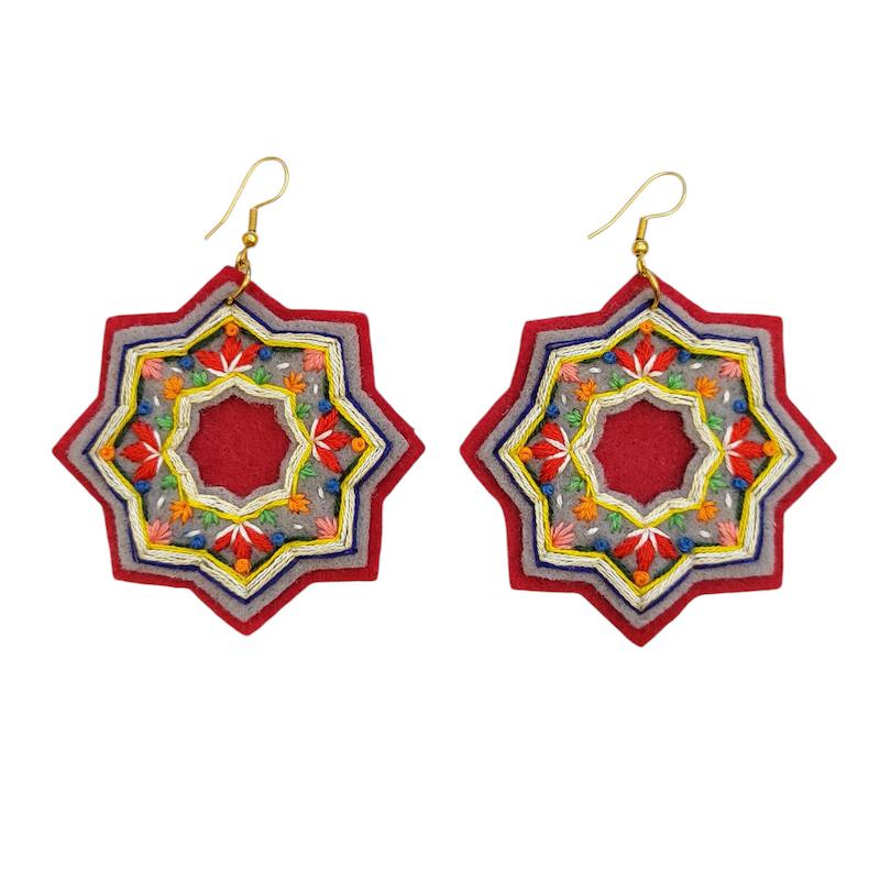 گوشواره گلدوزی