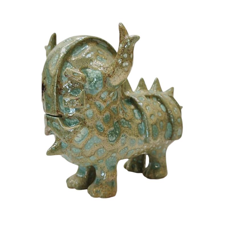 مجسمه موجود چهارپای کوچک