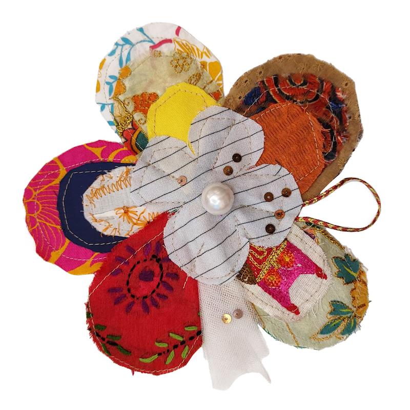 سنجاق سینه گل