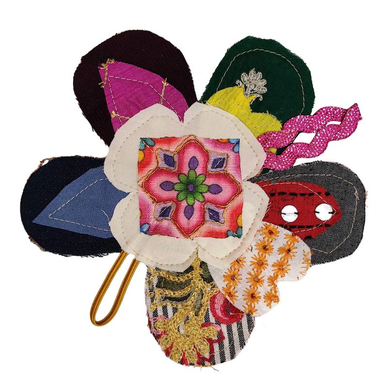 سنجاق سینه گل