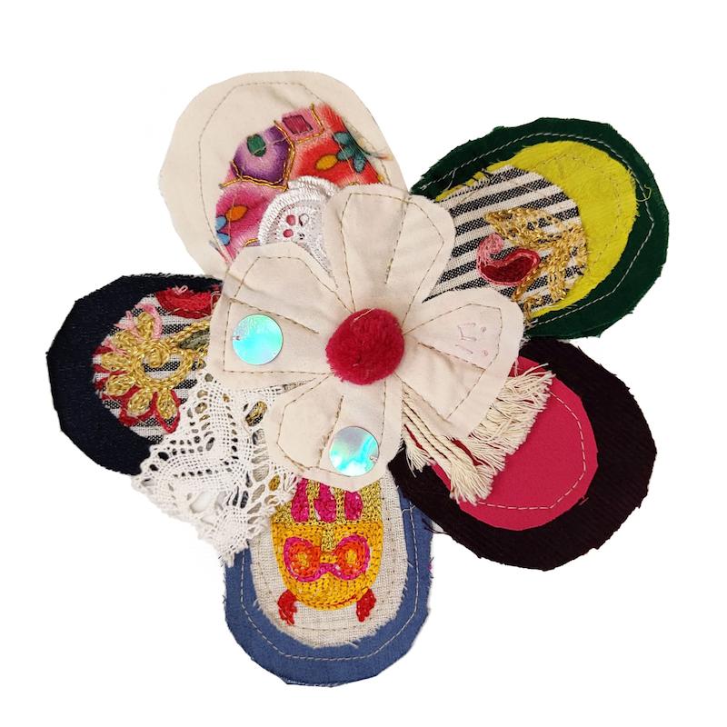 سنجاق سینه گل