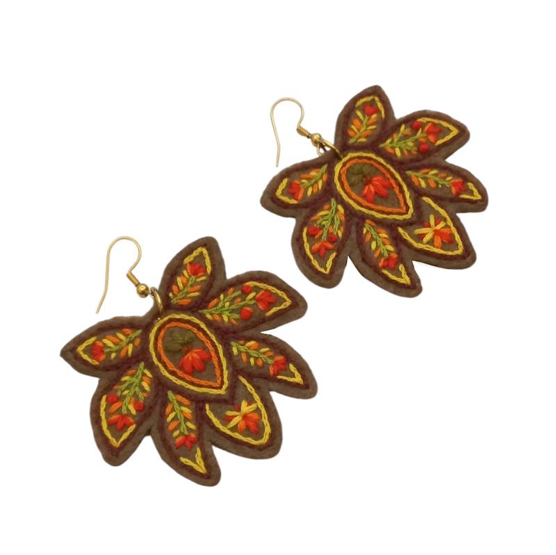 گوشواره گلدوزی