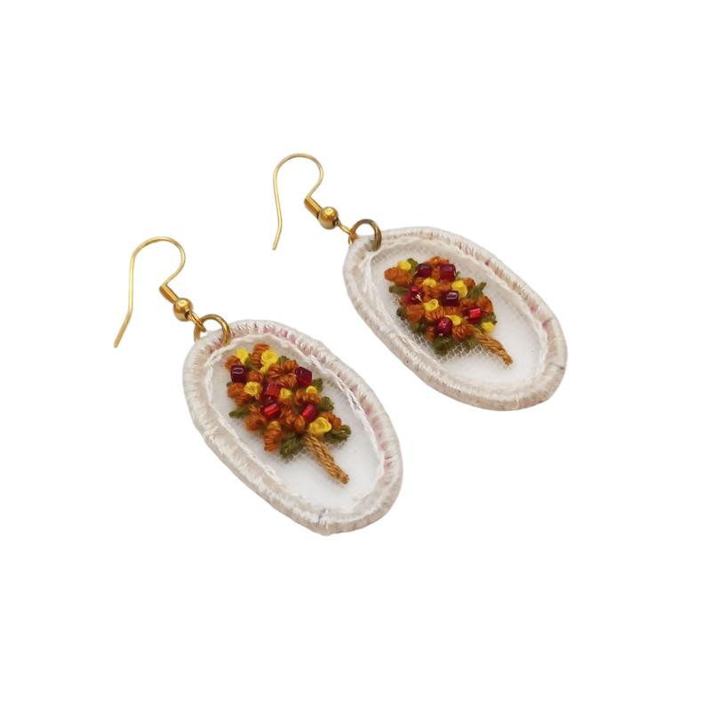 گوشواره گلدوزی