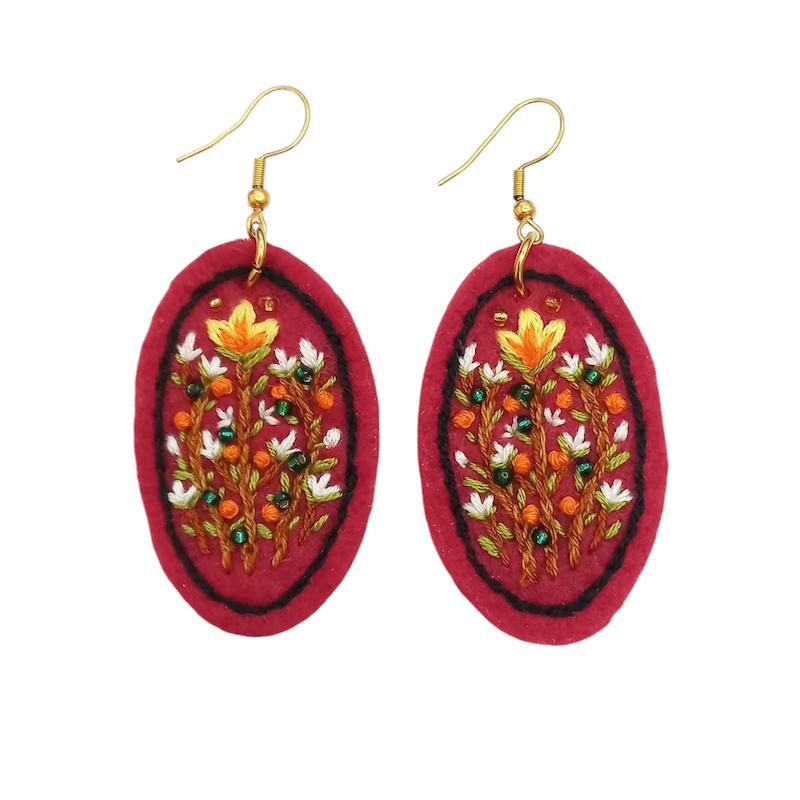 گوشواره گلدوزی