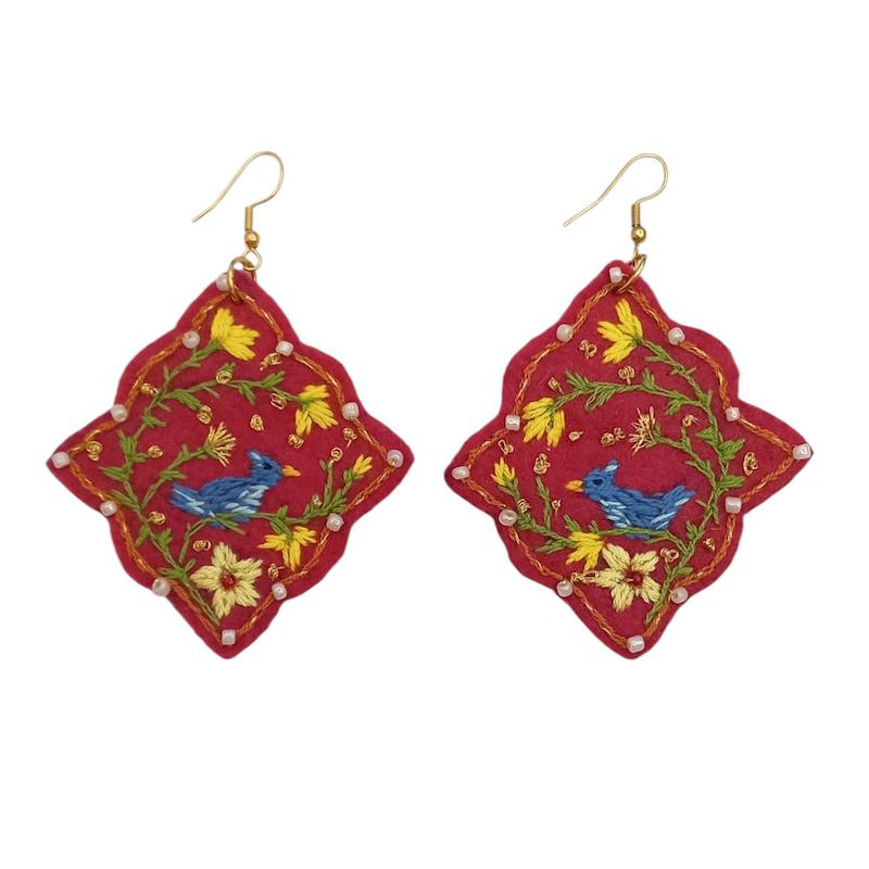 گوشواره گلدوزی