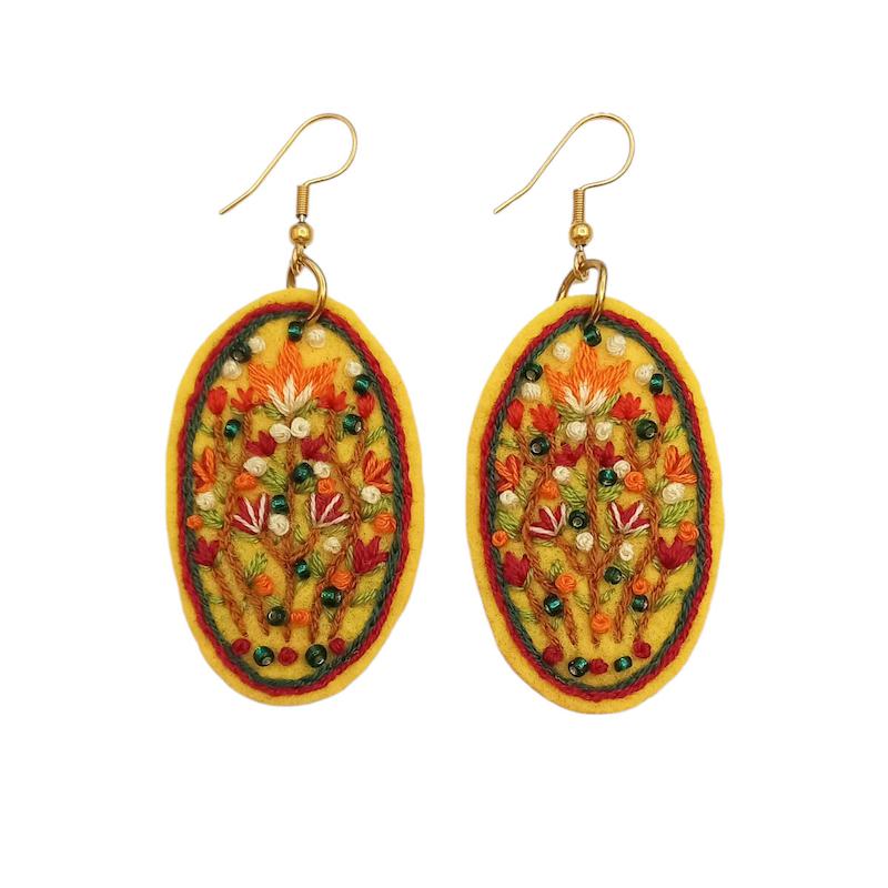 گوشواره گلدوزی