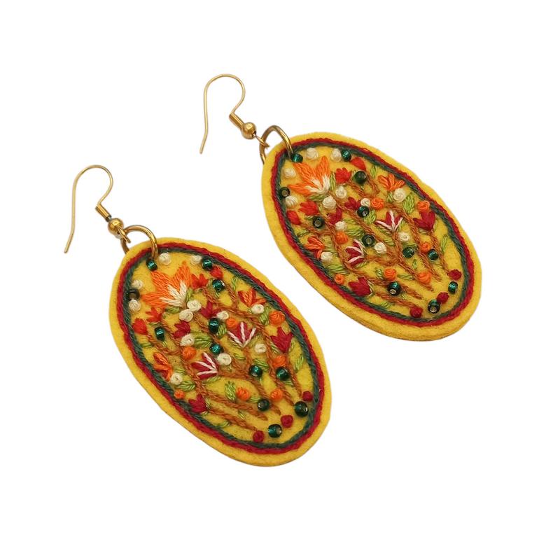 گوشواره گلدوزی