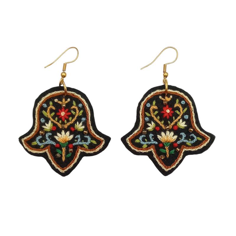 گوشواره گلدوزی