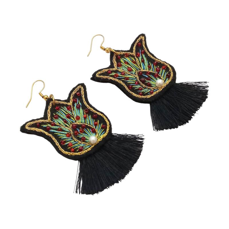 گوشواره گلدوزی