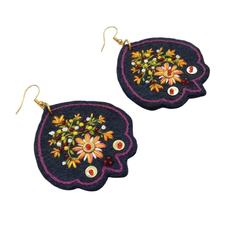 گوشواره گلدوزی