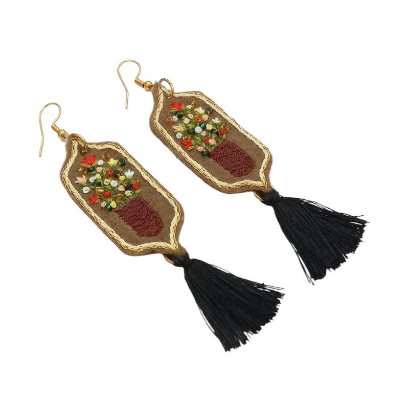 گوشواره گلدوزی
