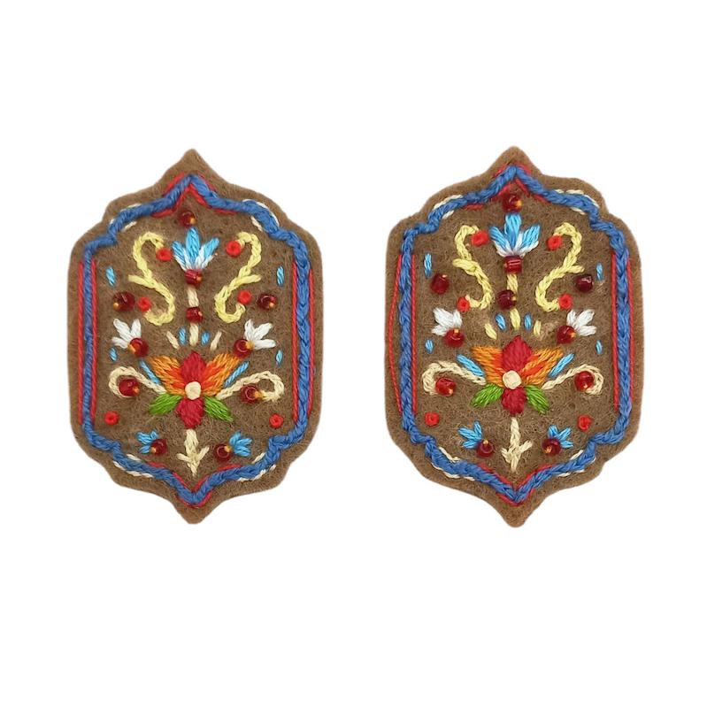 گوشواره گلدوزی