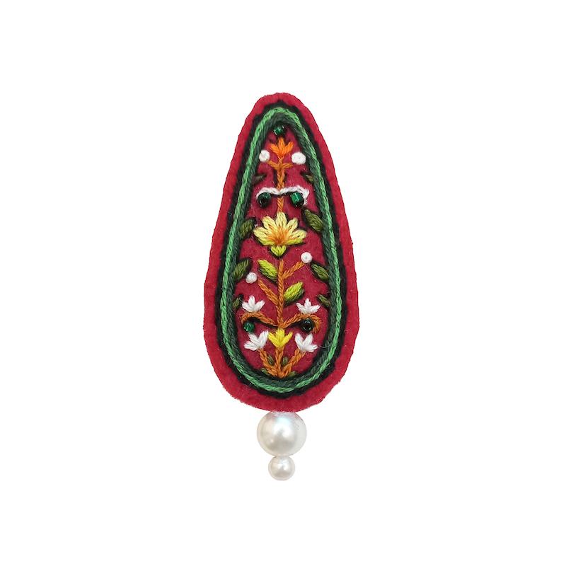 گل سینه گلدوزی