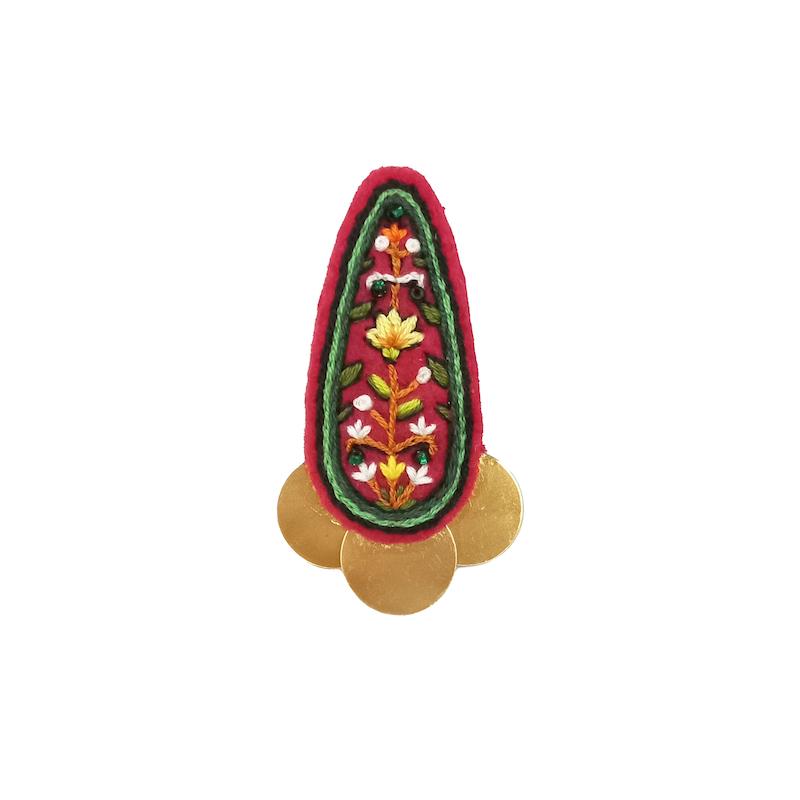 گل سینه گلدوزی
