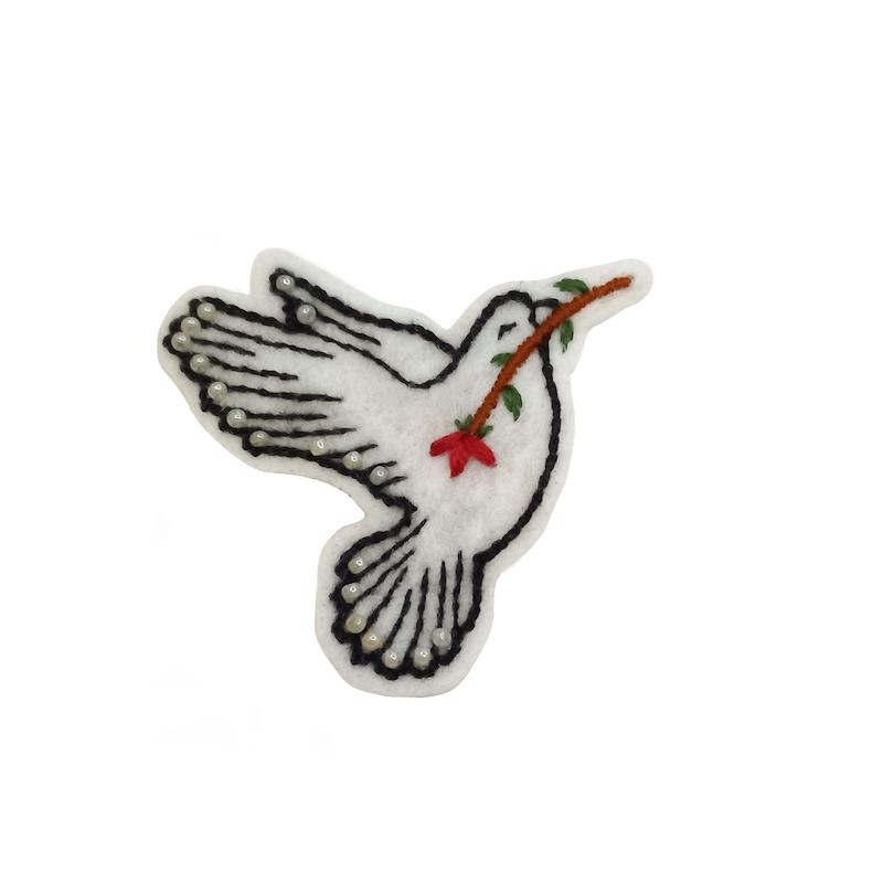 گل سینه گلدوزی