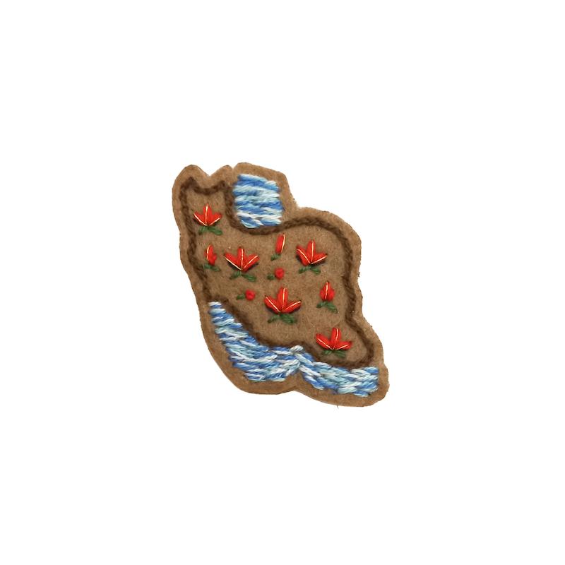 گل سینه گلدوزی