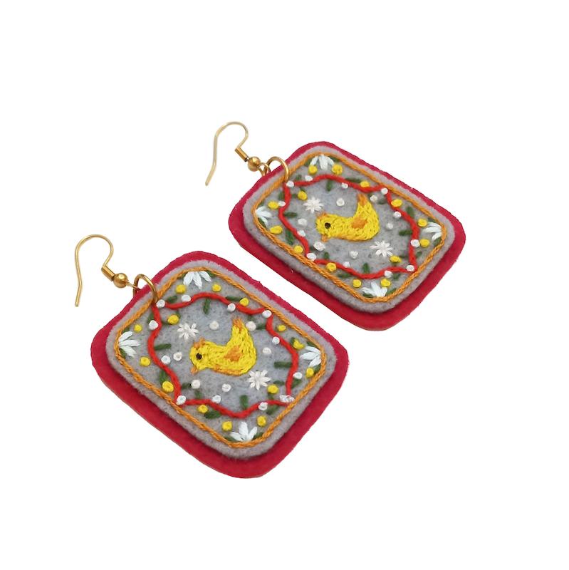 گوشواره گلدوزی