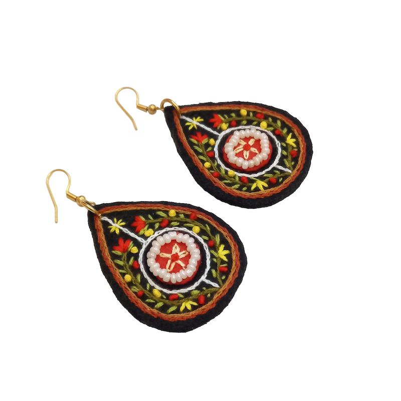 گوشواره گلدوزی