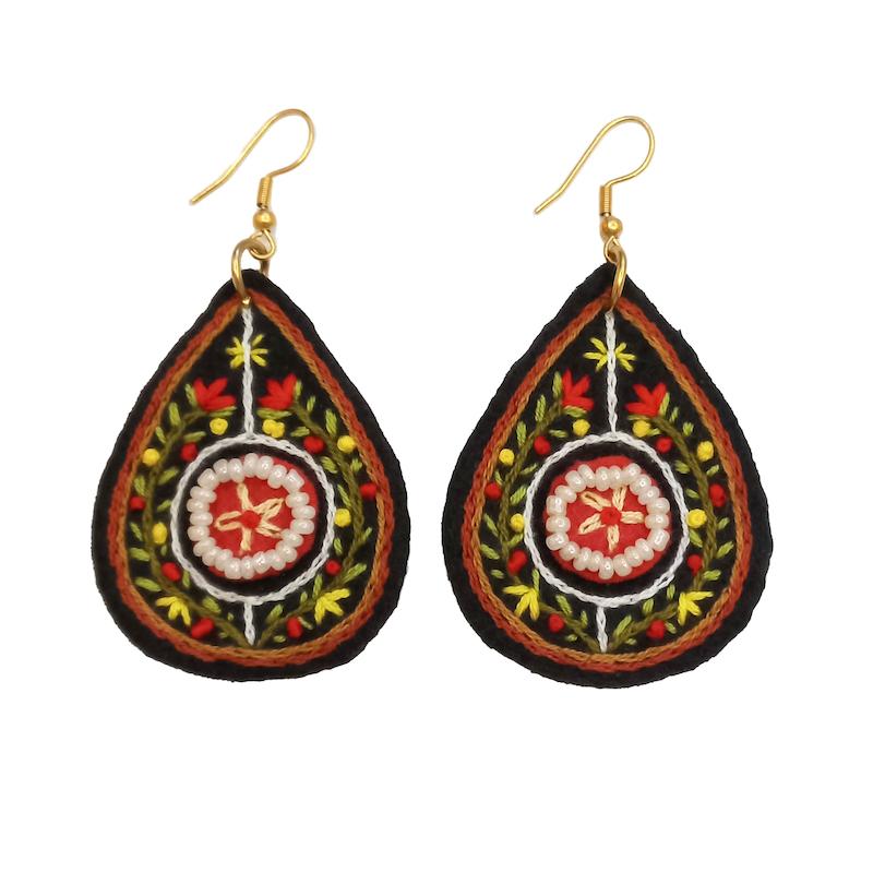 گوشواره گلدوزی